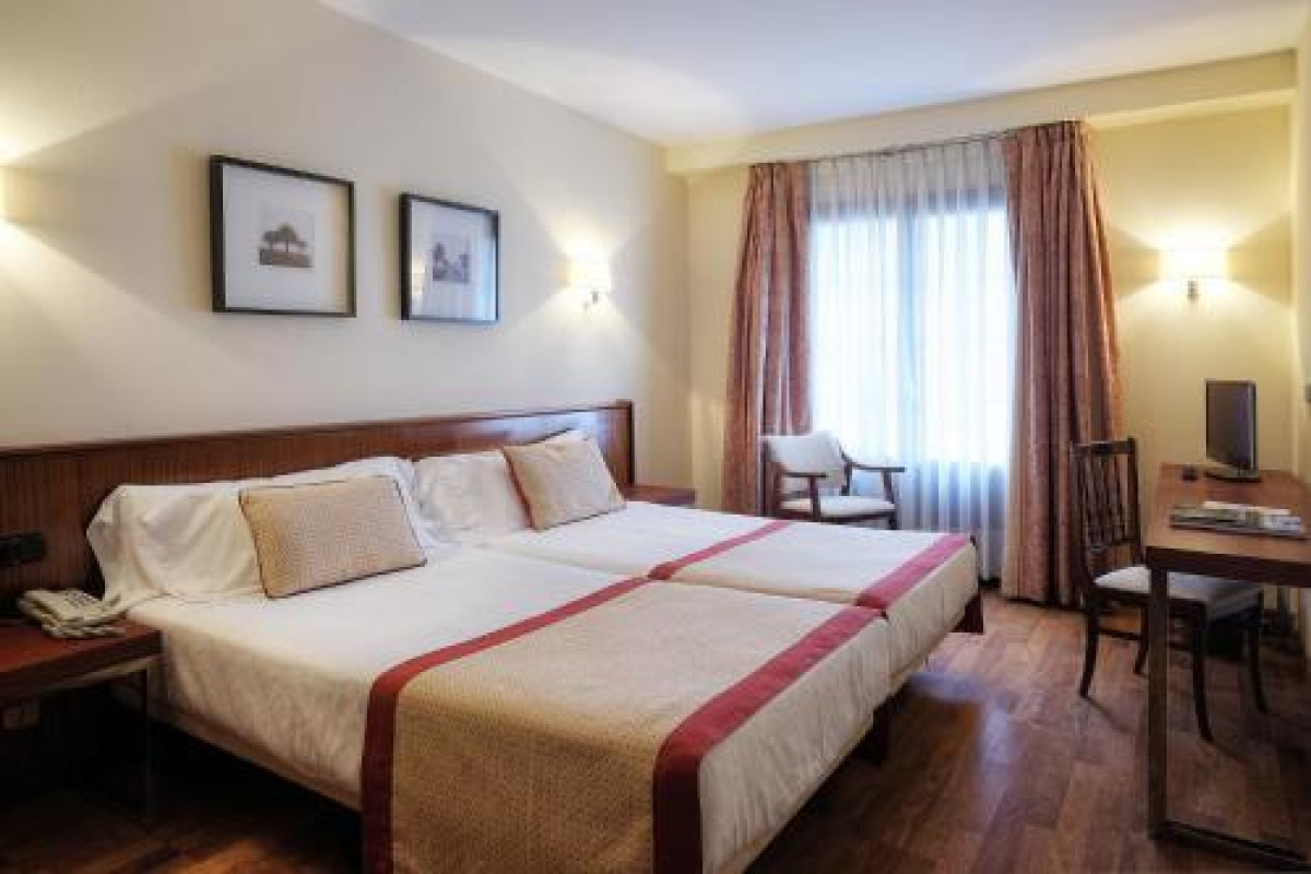 Hotel Y Apartamentos Arias