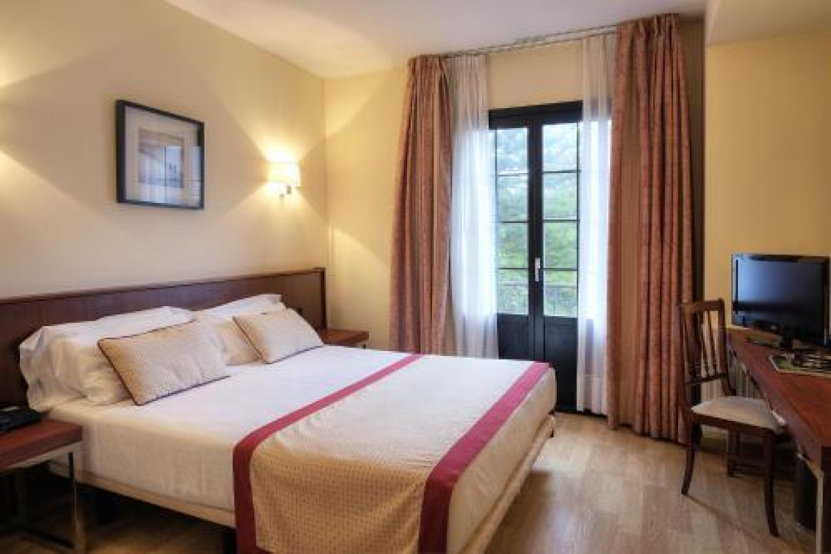 Hotel Y Apartamentos Arias