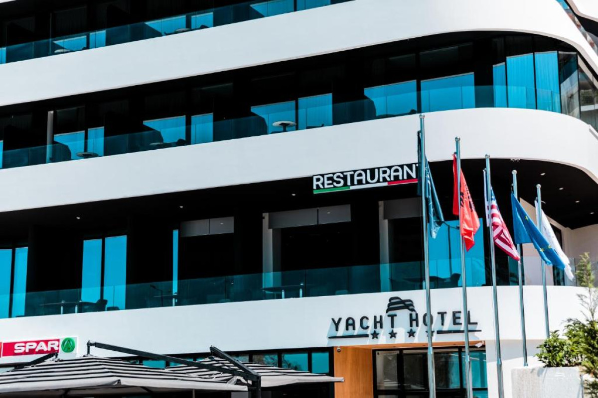 Hotel Yacht