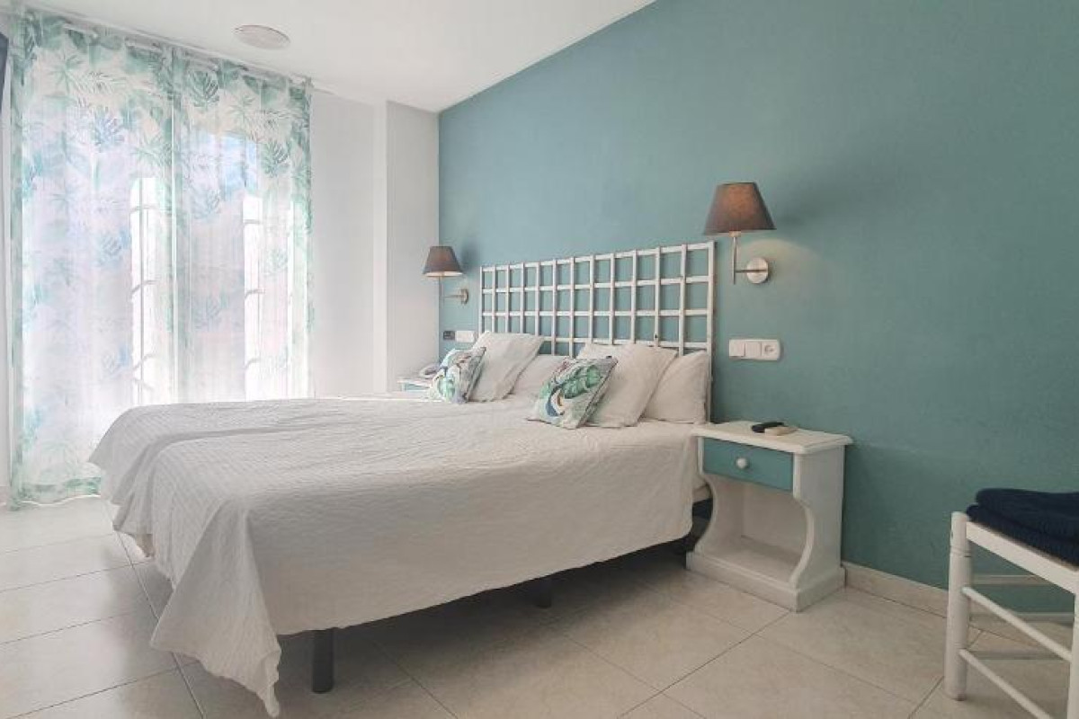 HUGO BEACH HOTEL