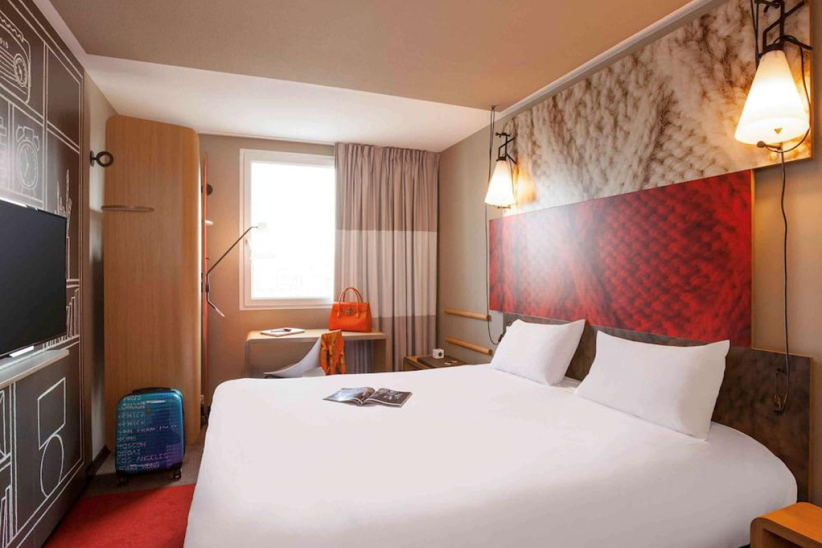 IBIS PARIS PORTE DE CLICHY CENTRE