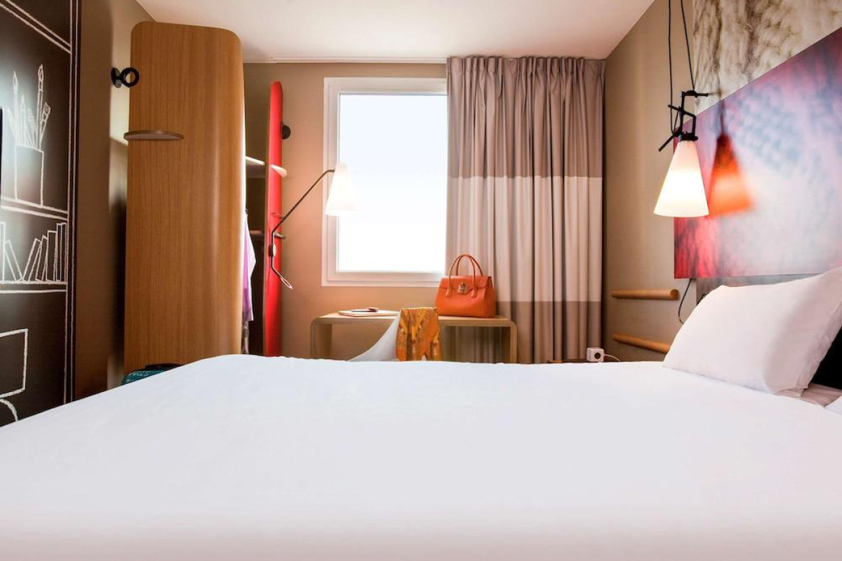 IBIS PARIS PORTE DE CLICHY CENTRE