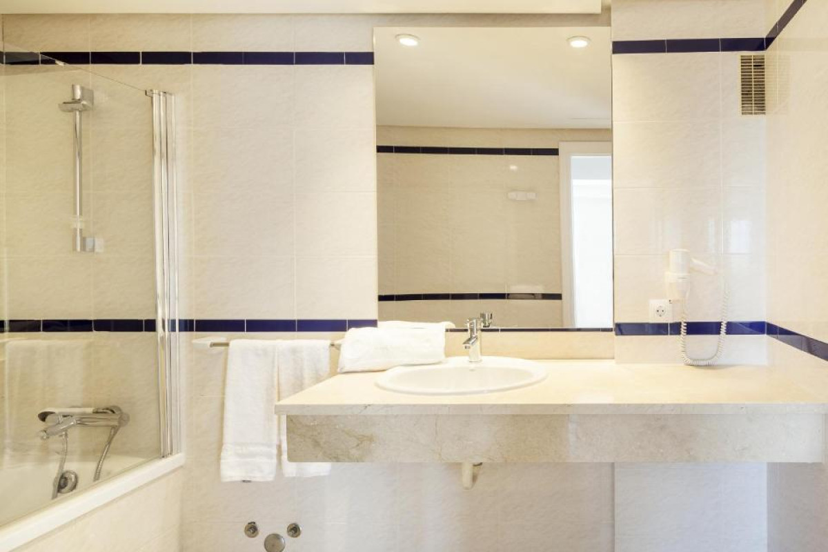 Ilunion Menorca Hotel