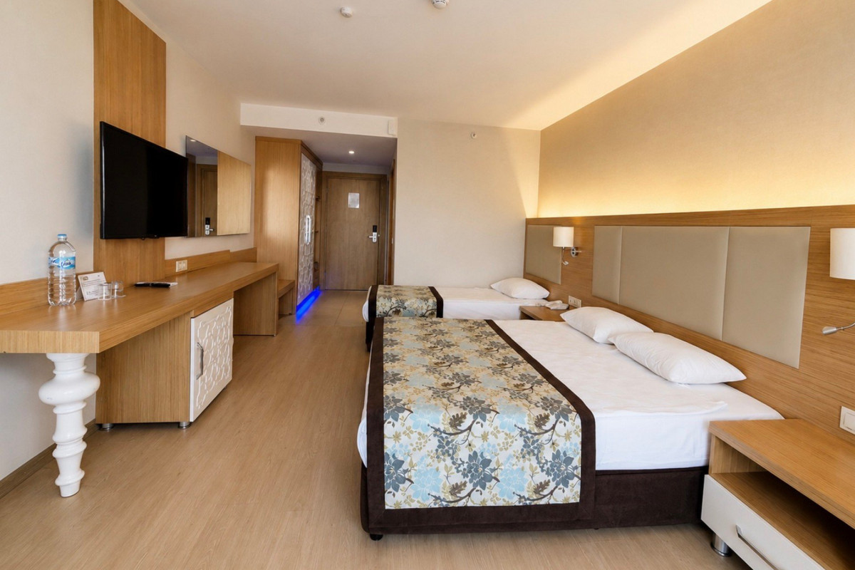 Blue Wave Suite Hotel