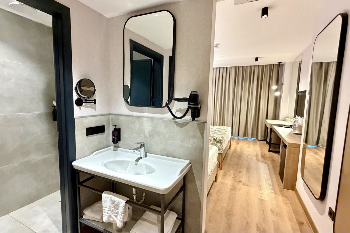 Blue Wave Suite Hotel