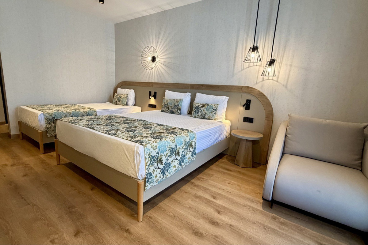 Blue Wave Suite Hotel