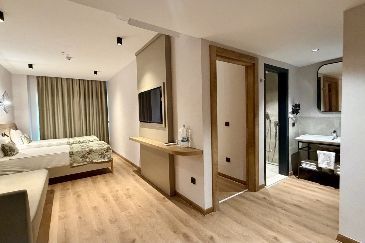 Blue Wave Suite Hotel