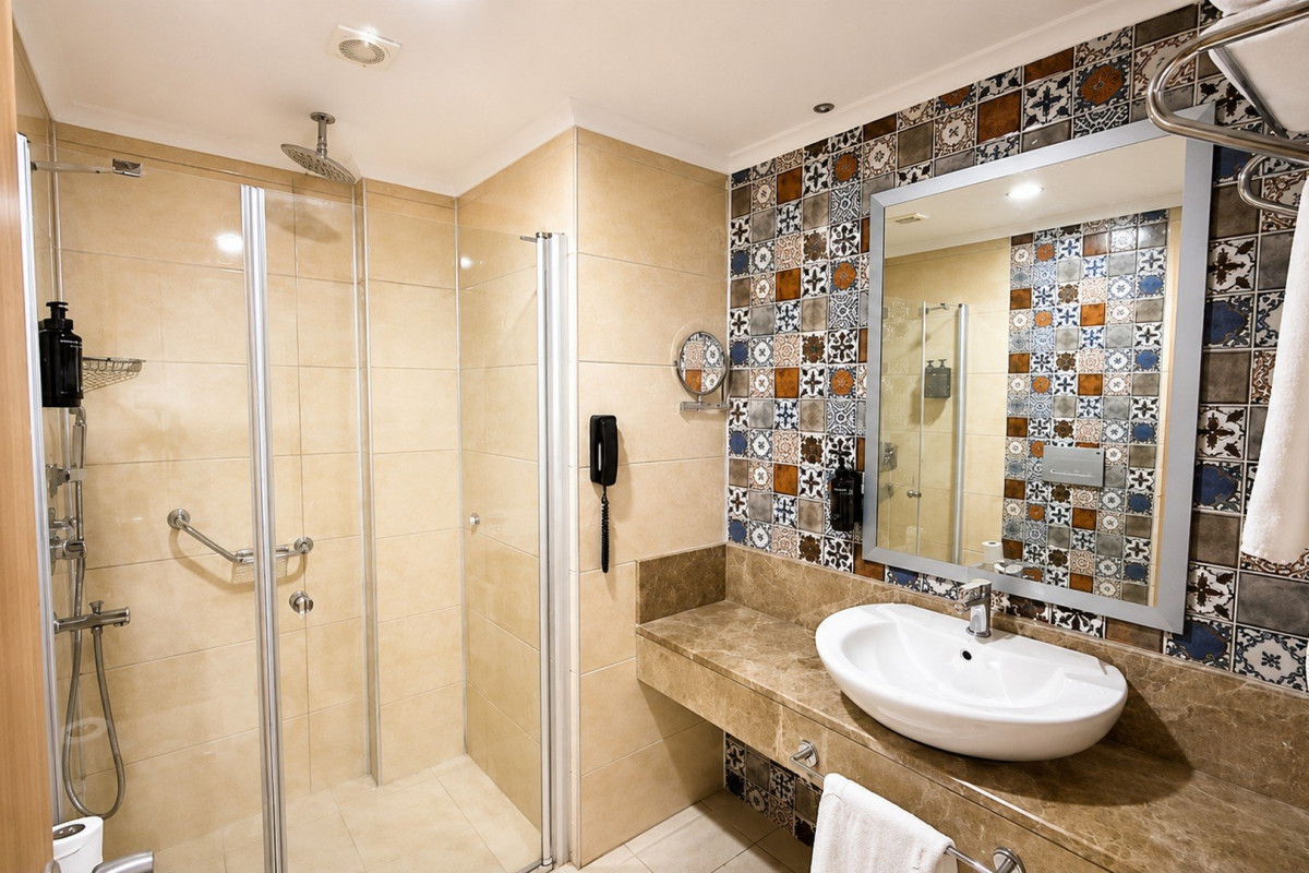 Blue Wave Suite Hotel
