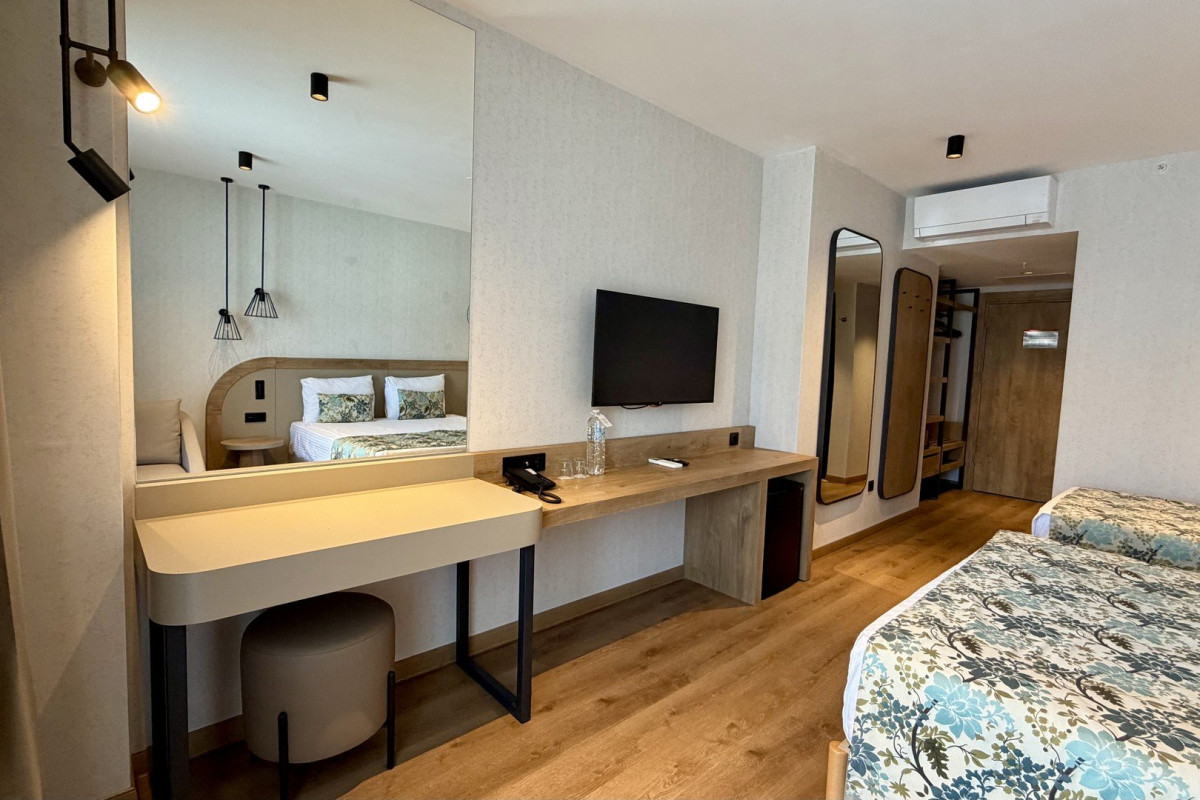 Blue Wave Suite Hotel