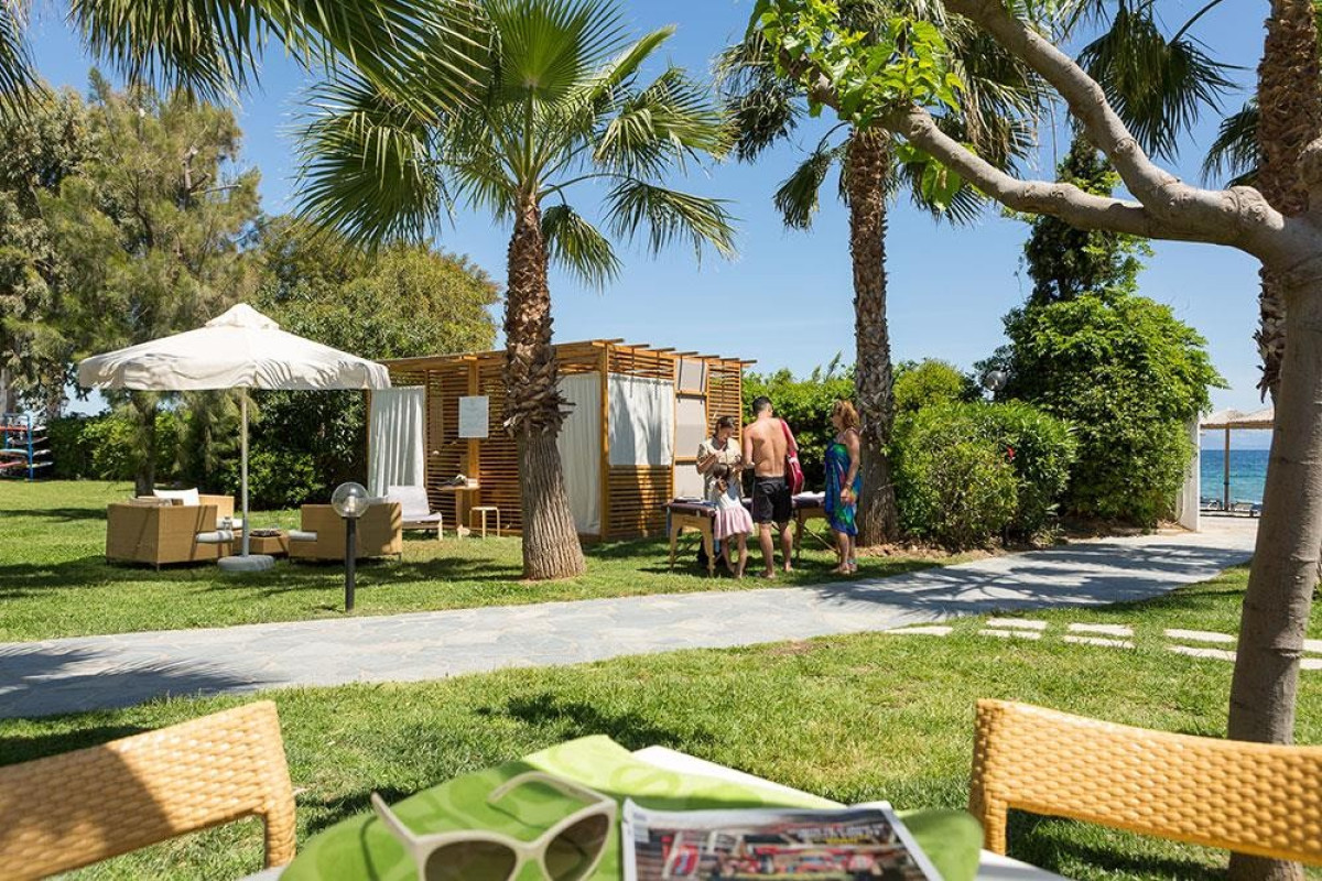 Golden Coast Hotel & Bungalows
