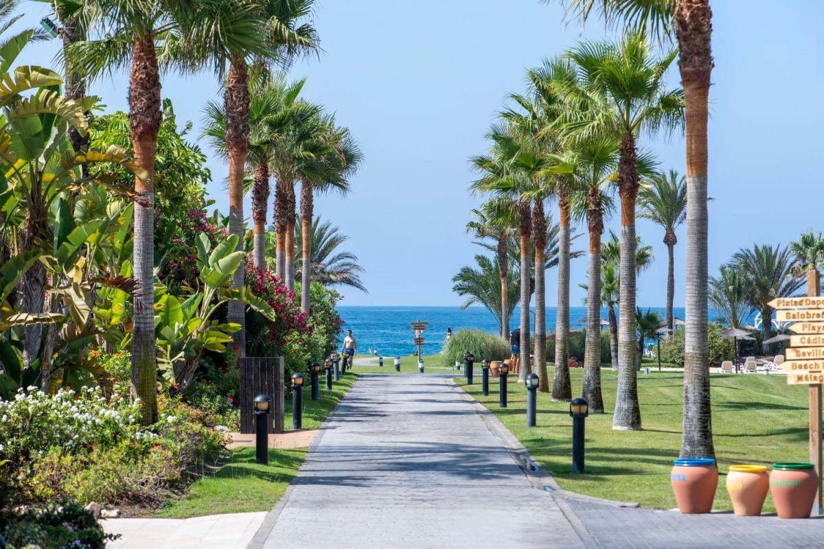 Impressive Playa Granada Golf