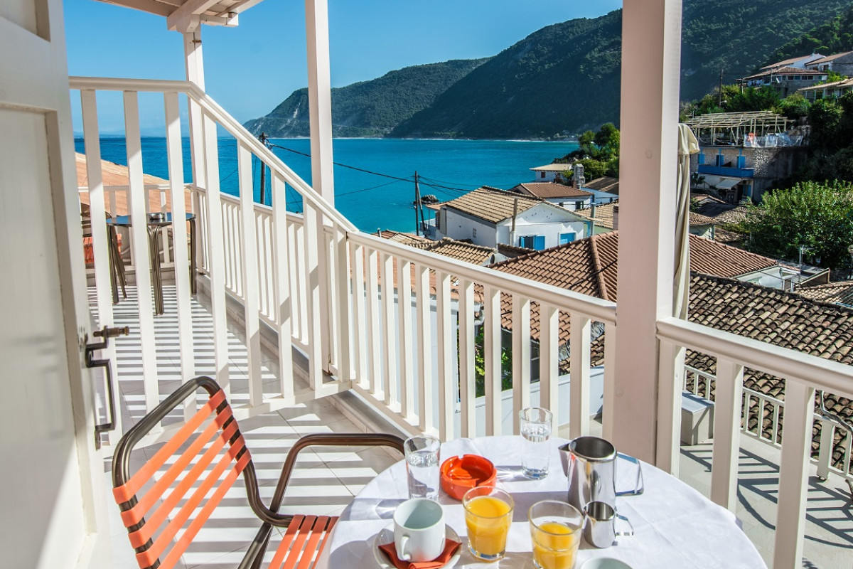 Ionis Hotel