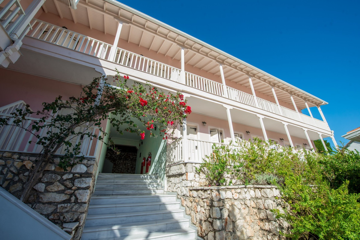Ionis Hotel