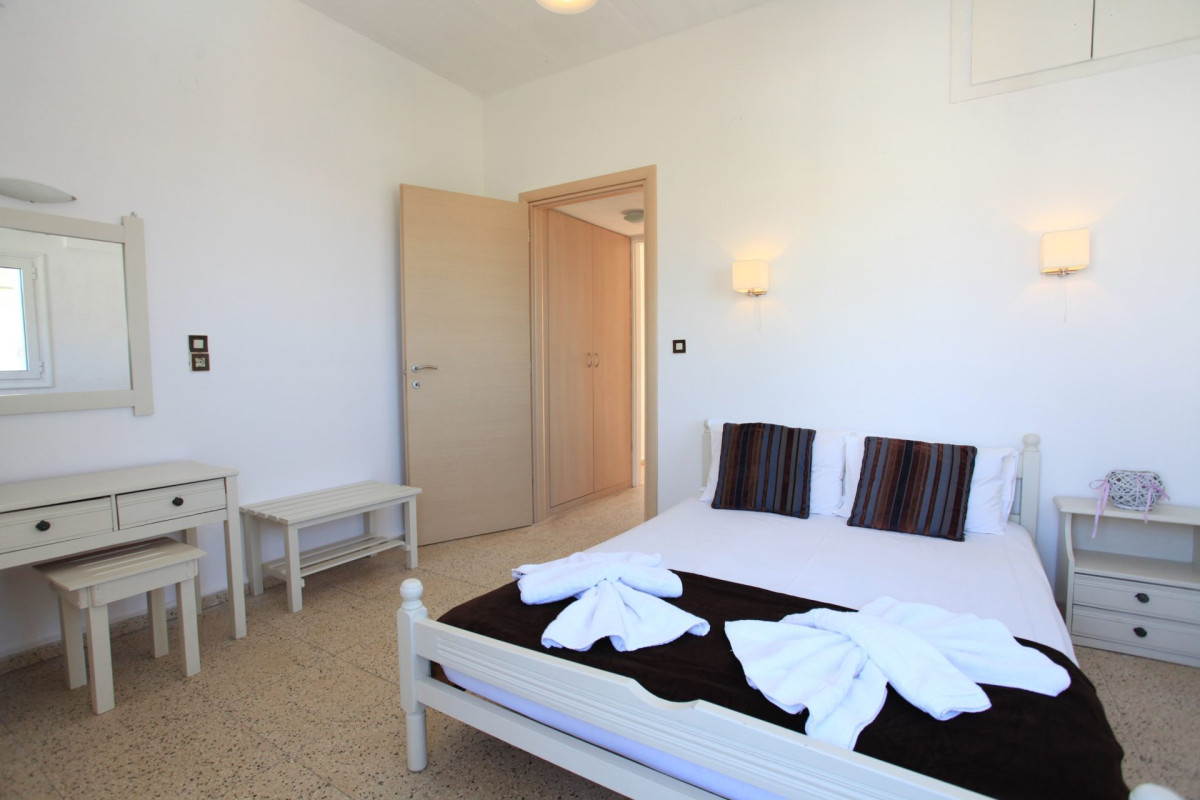 Iraklis Apartments Stalis