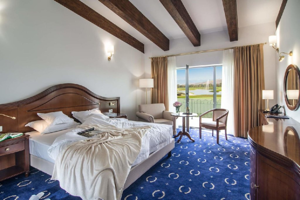 Iris - Complex Theodora Golf Club