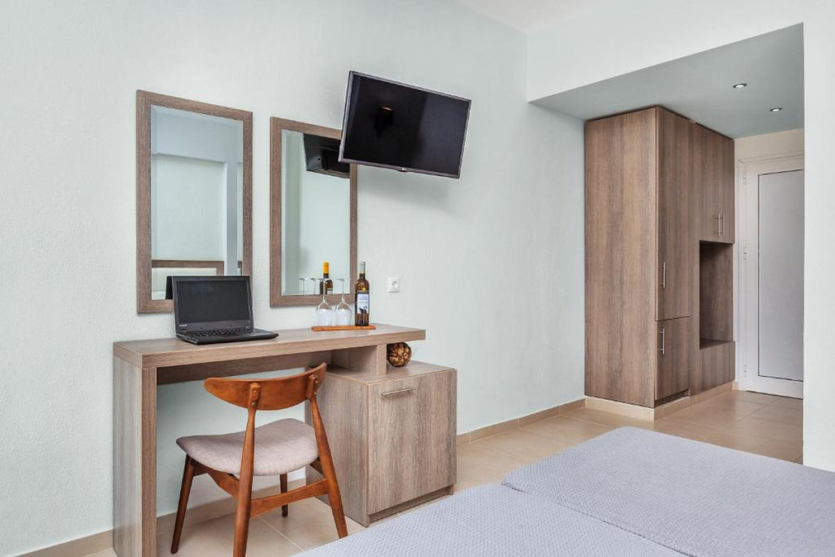 Iris Hotel