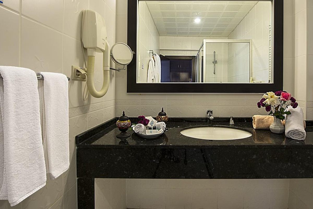 IRIS HOTEL