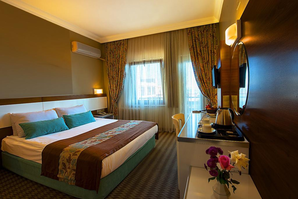 IRIS HOTEL