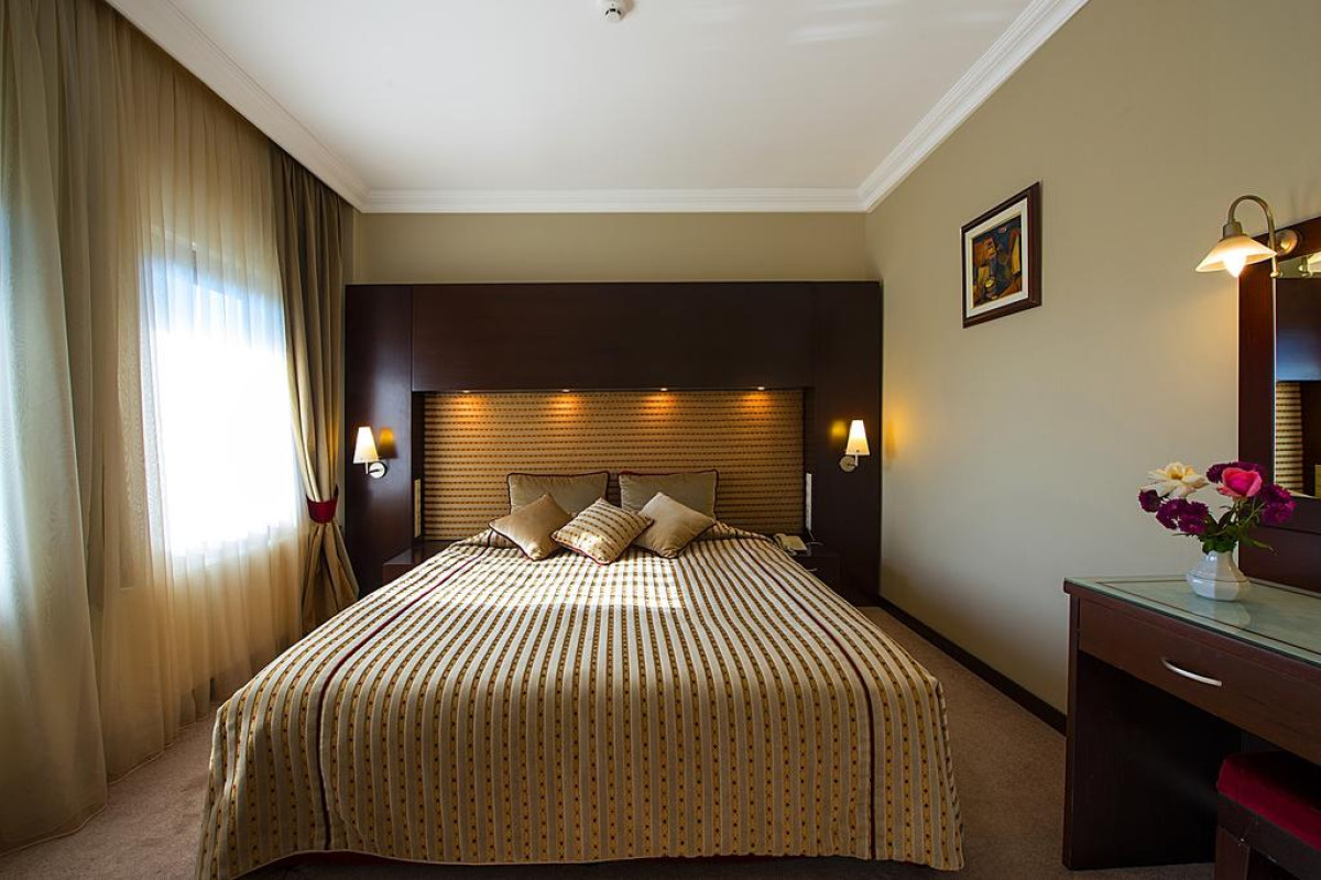 IRIS HOTEL