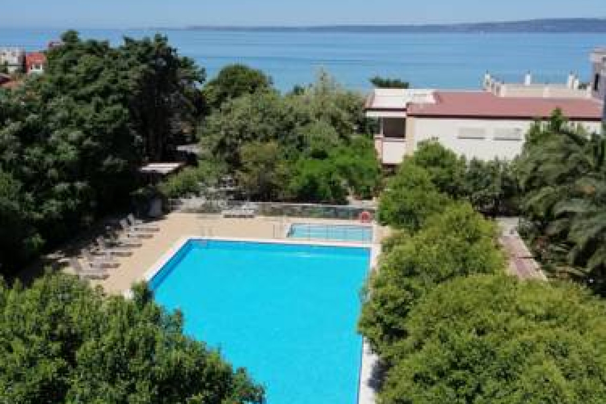 IRIS HOTEL