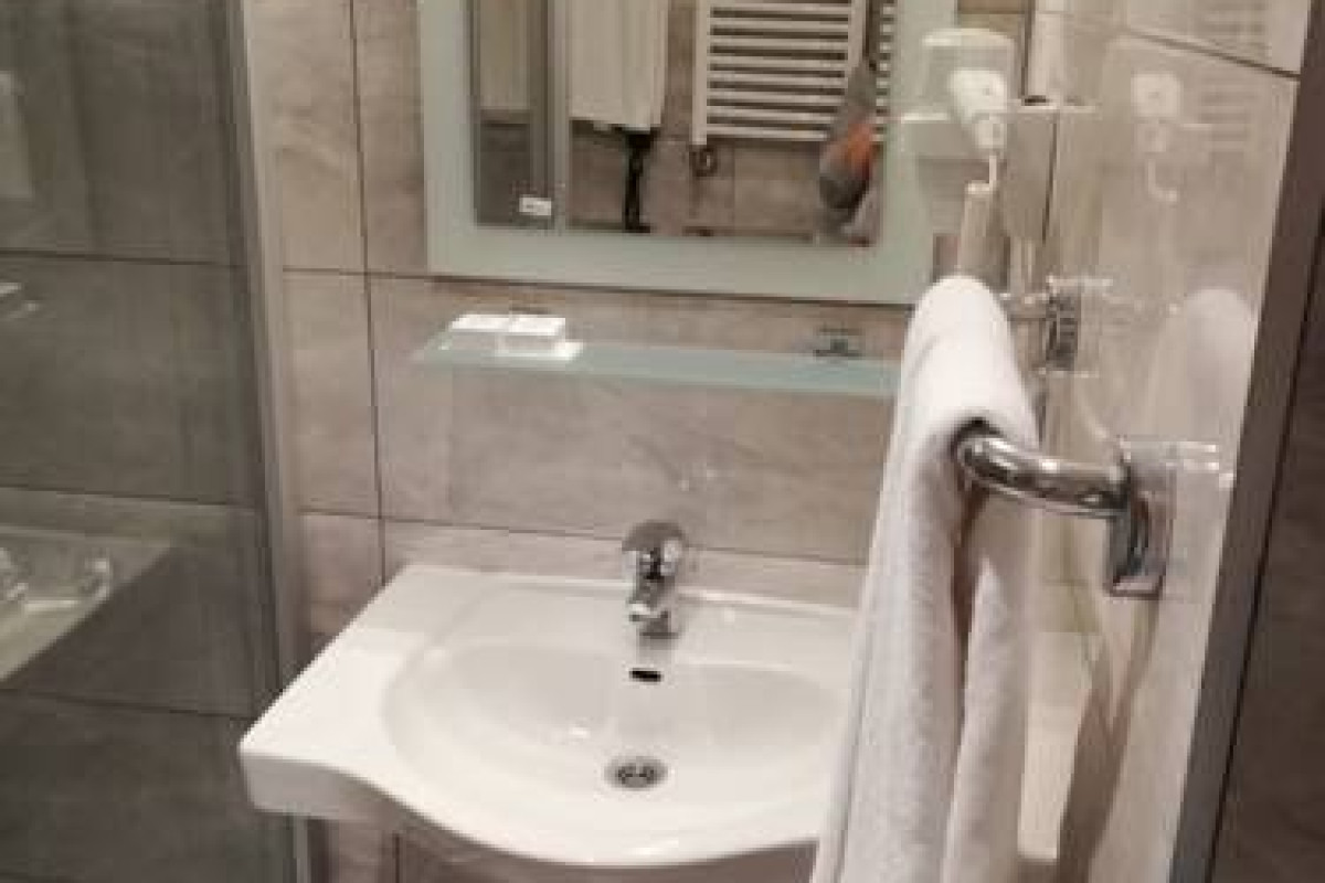 IRIS HOTEL