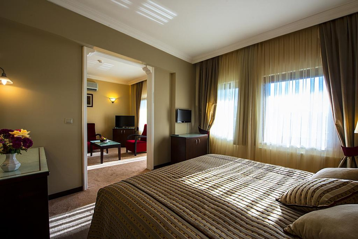 IRIS HOTEL
