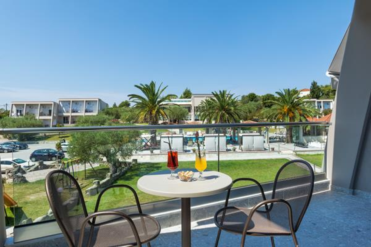 Iris Hotel - Siviri
