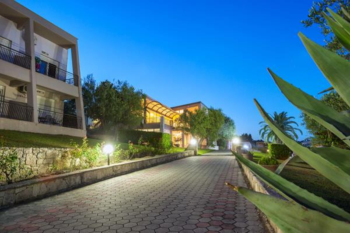 Iris Hotel - Siviri