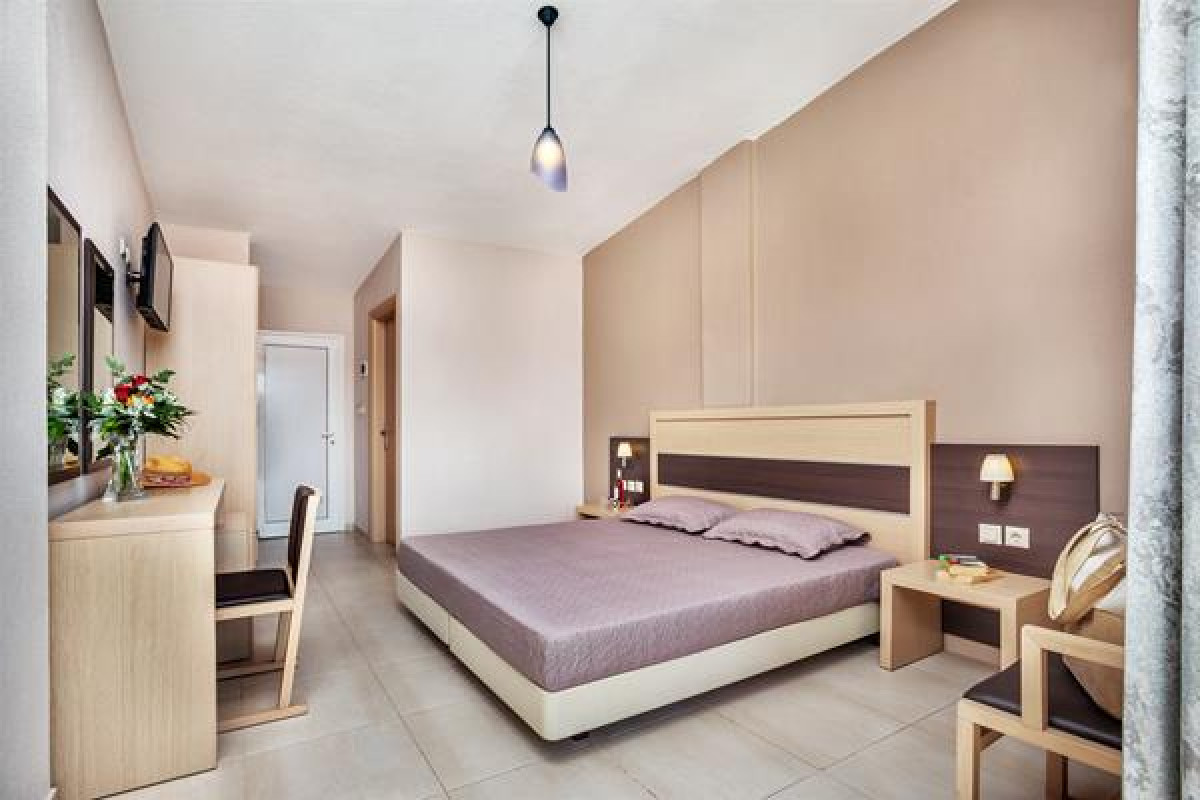 Iris Hotel - Siviri