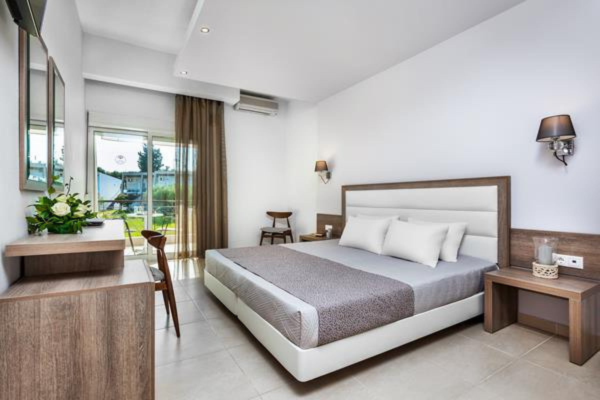 Iris Hotel - Siviri