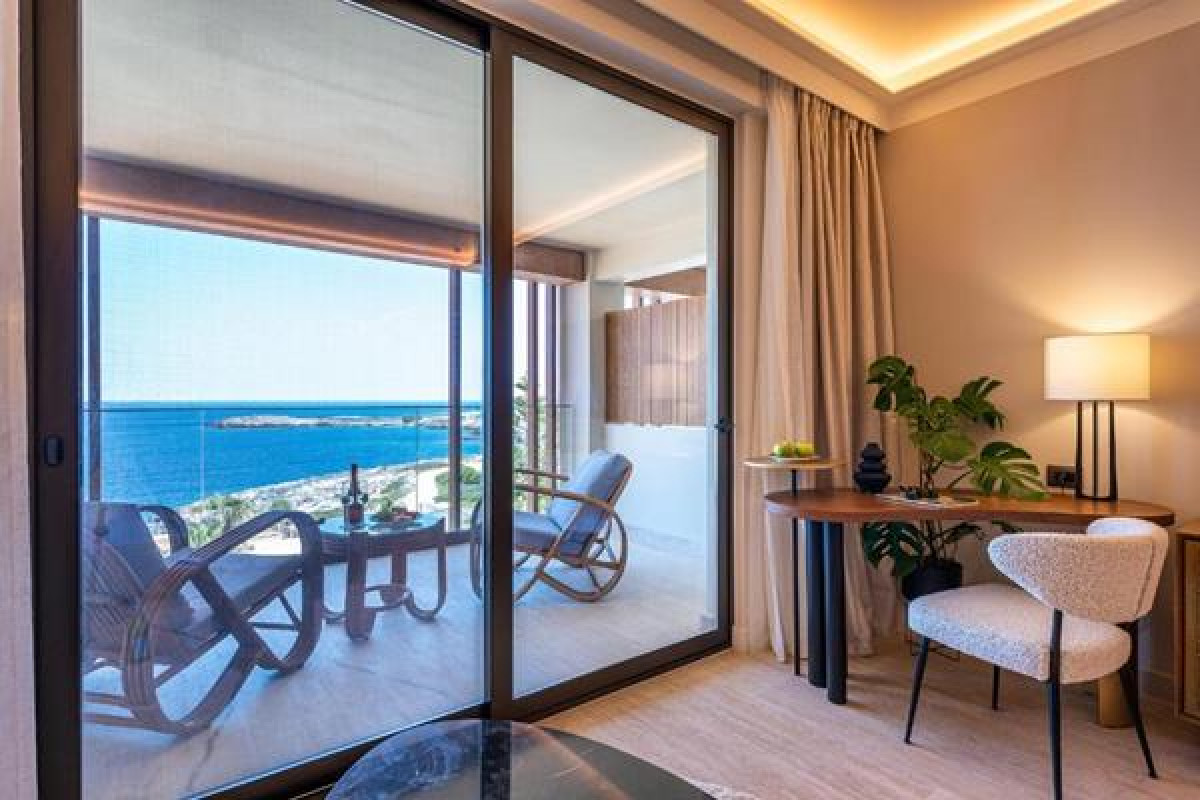 ISLA BROWN CHANIA