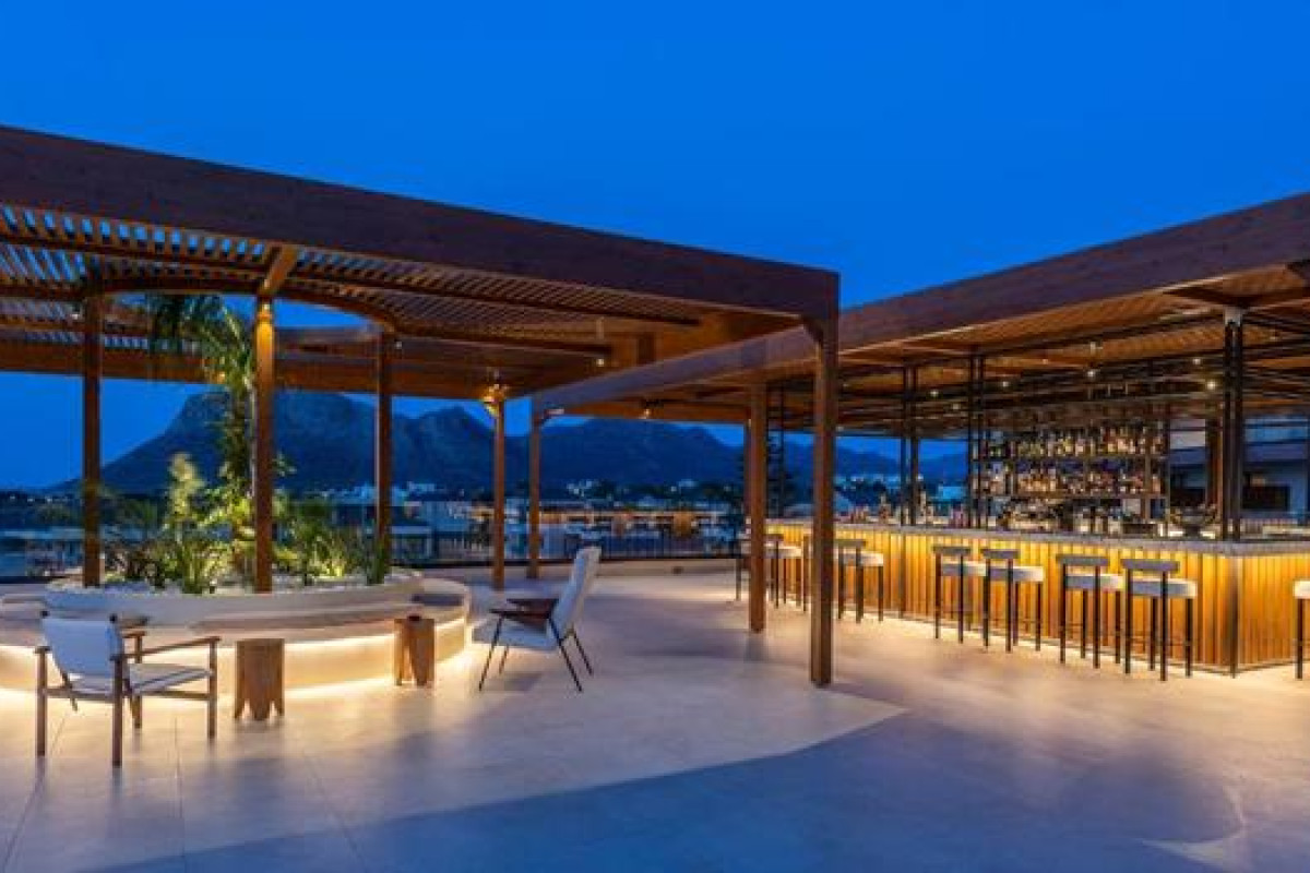 ISLA BROWN CHANIA
