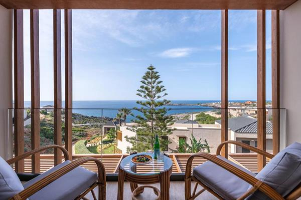 ISLA BROWN CHANIA