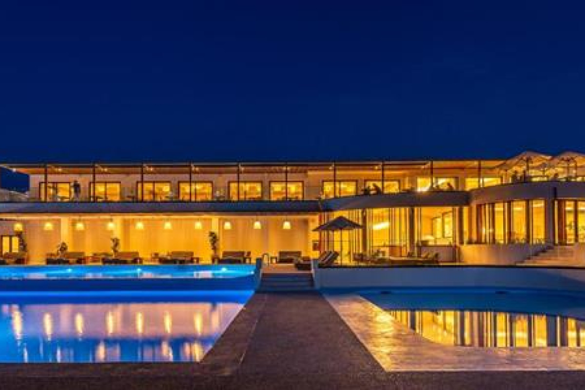ISLA BROWN CHANIA