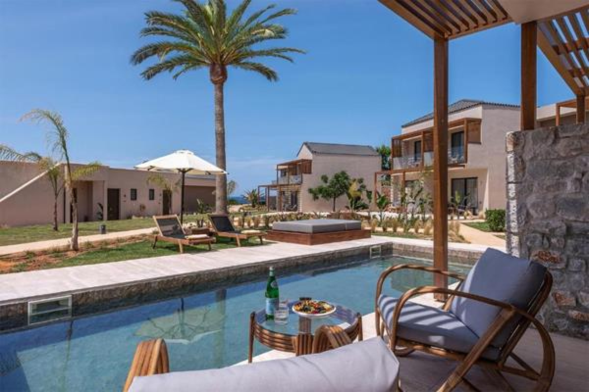 ISLA BROWN CHANIA