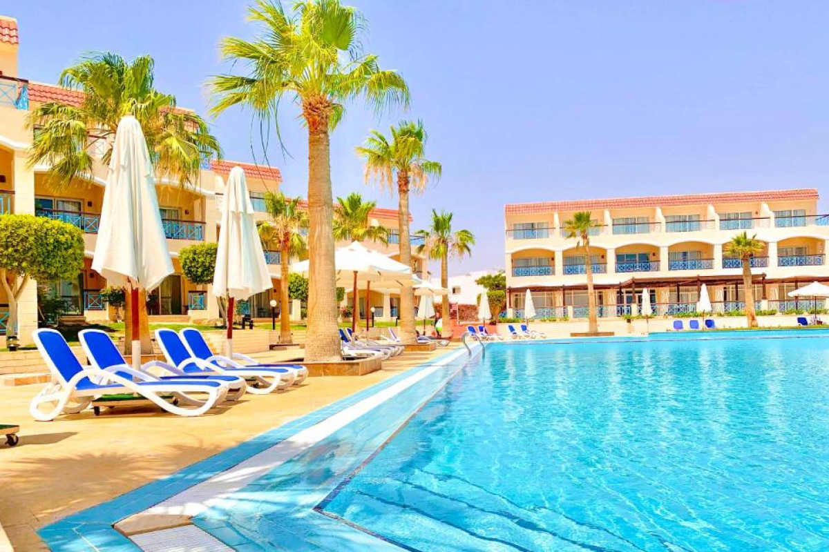 Ivy Cyrene Island Aqua Park Resort (ex Cyrene Island Hotel)