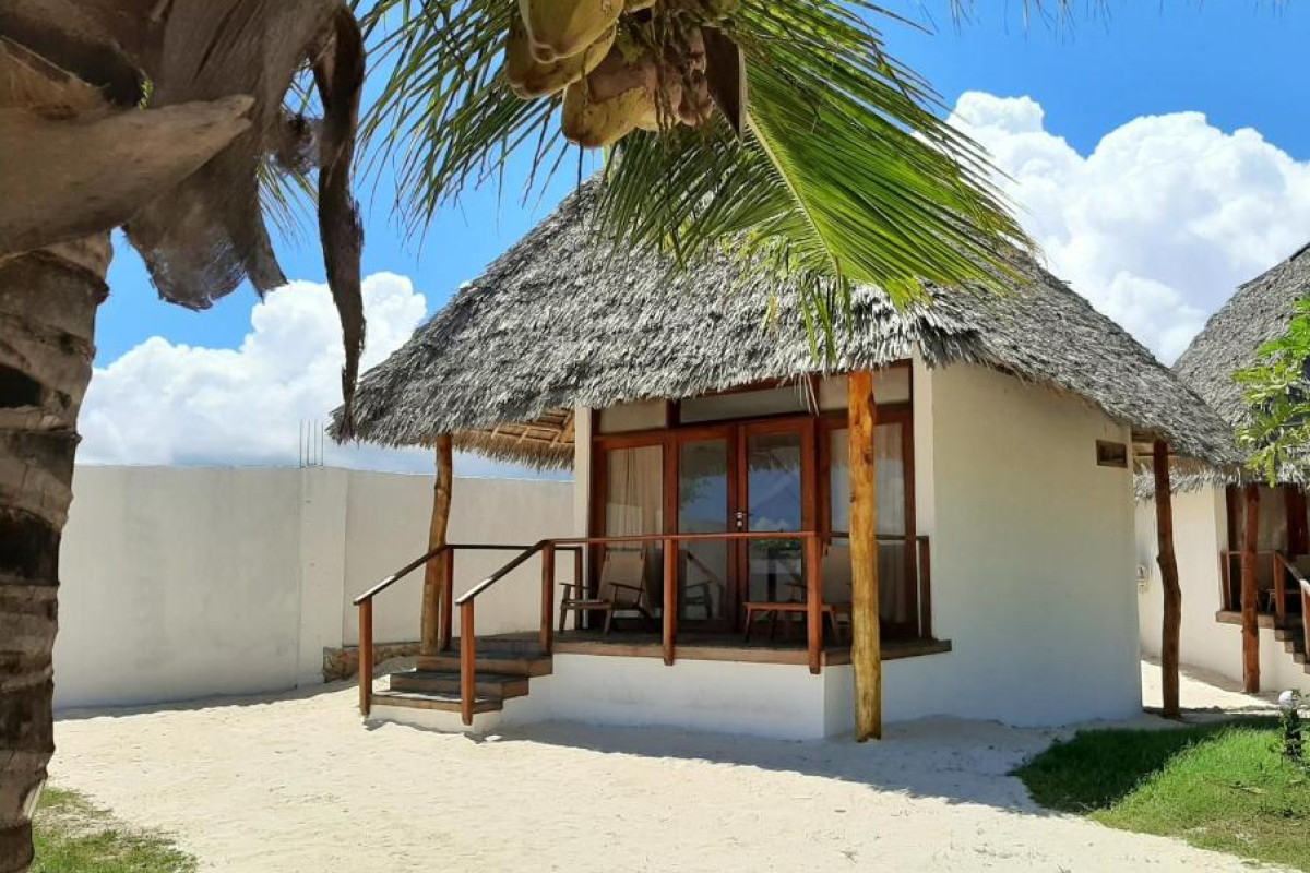Jaribu Beach Hotel