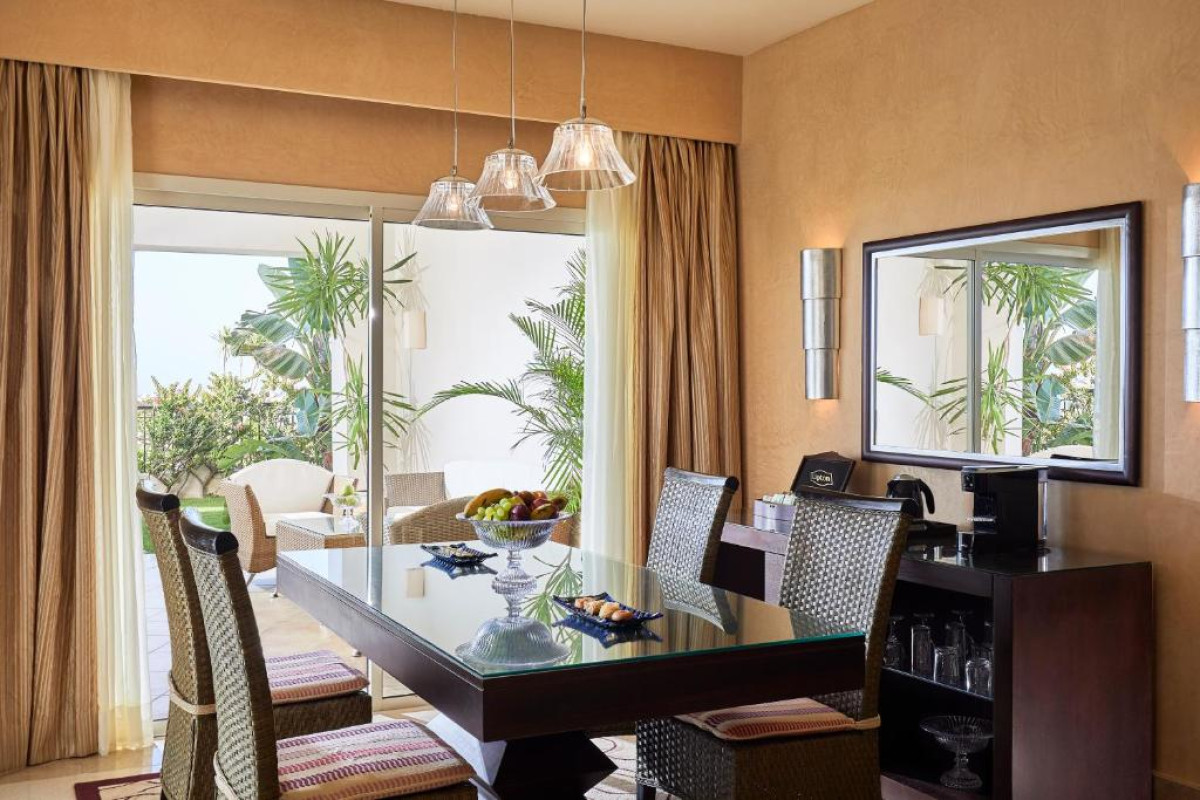 Jaz Crystal, Almaza Bay