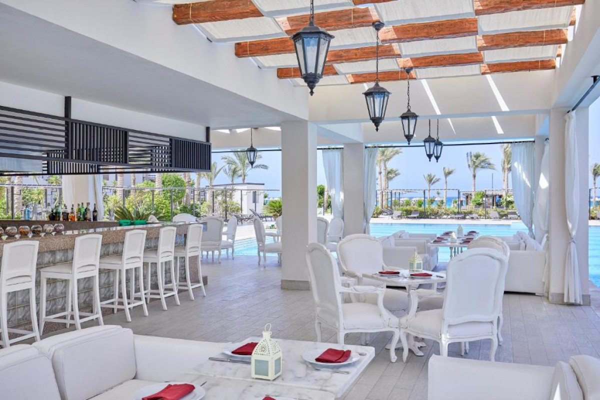 Jaz Crystal, Almaza Bay