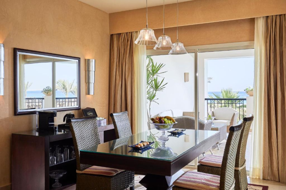 Jaz Crystal, Almaza Bay