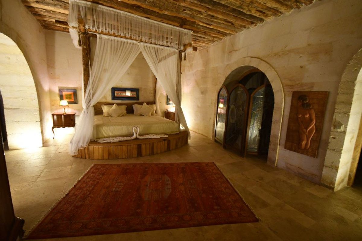 Kalsedon Cave Suites