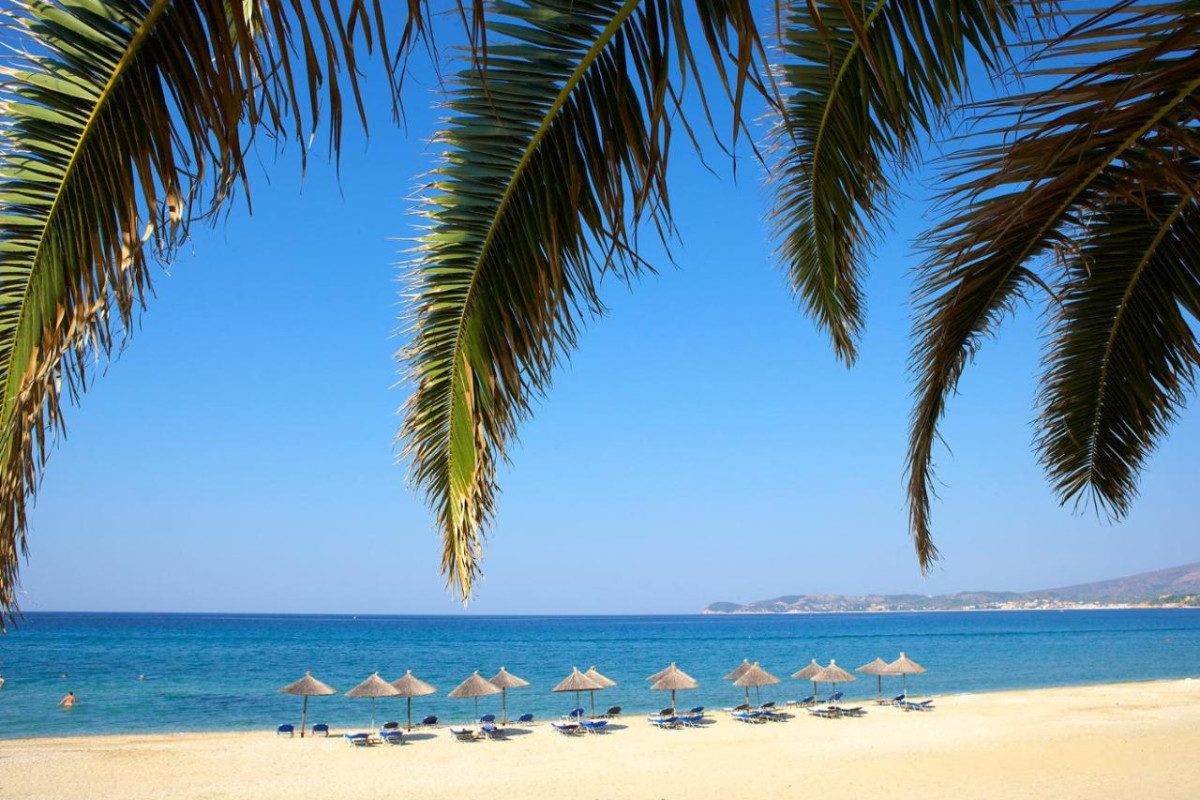 KAMARI BEACH