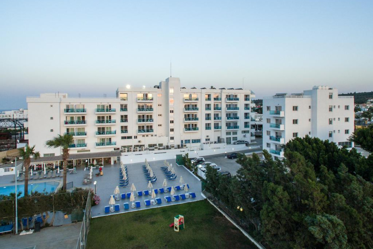 KAPETANIOS BAY