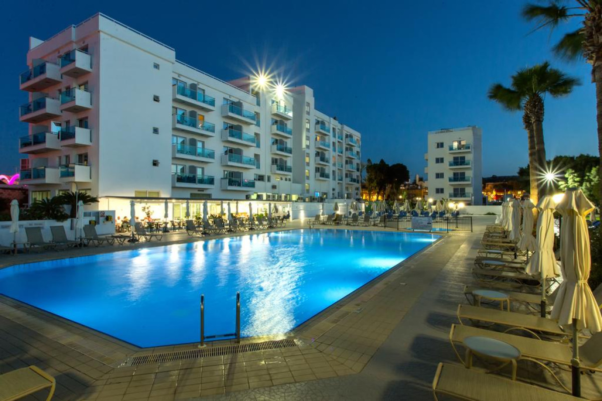 KAPETANIOS BAY