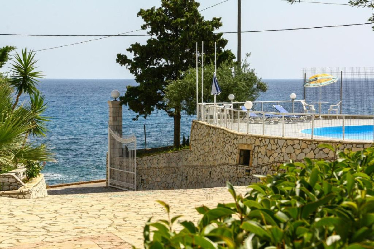 Kardamili Beach Hotel