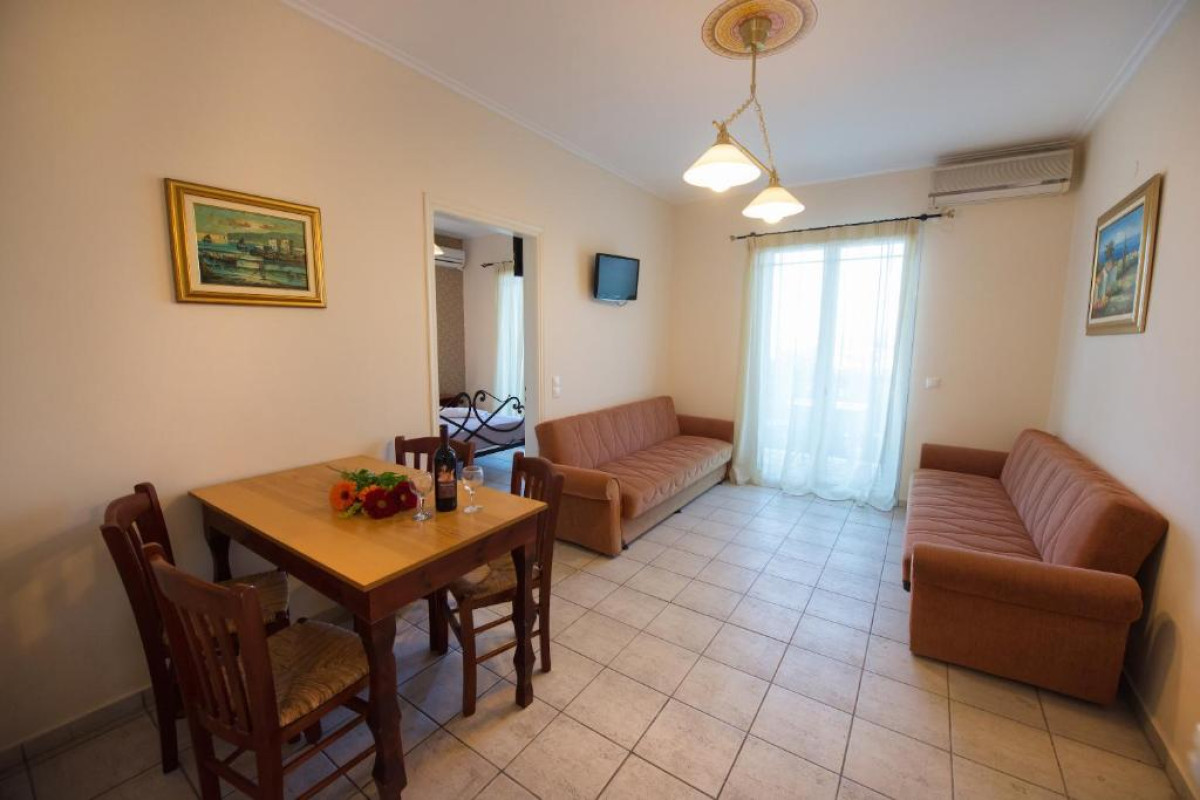 Kastro Maisonettes With Private Pool (F)