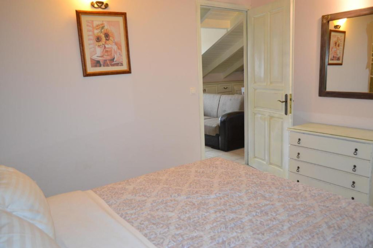 Kastro Maisonettes With Private Pool (F)