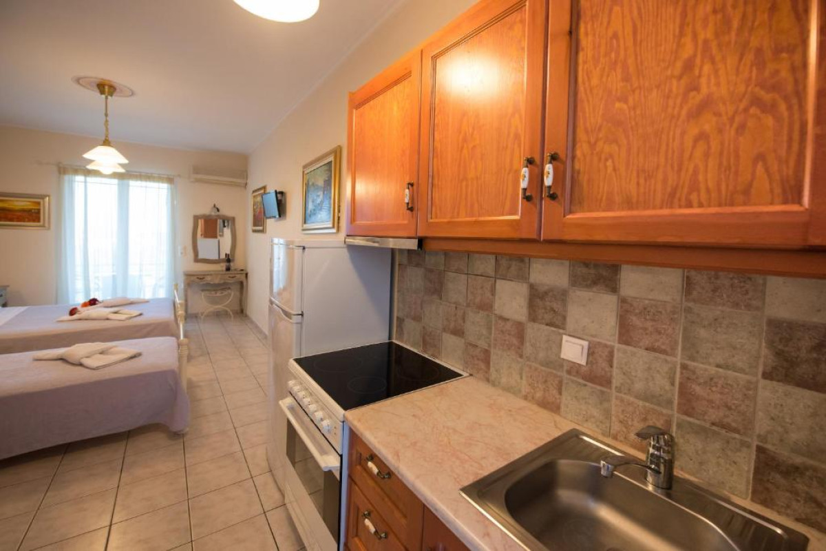 Kastro Maisonettes With Private Pool (F)