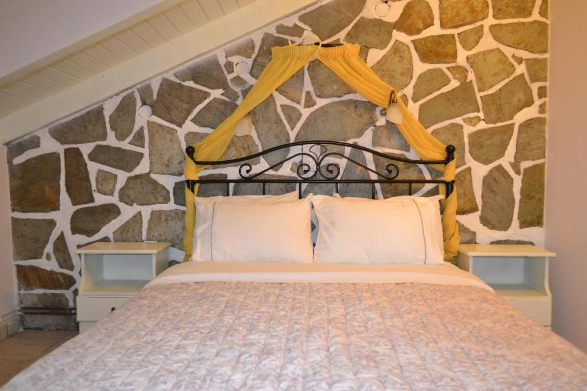 Kastro Maisonettes With Private Pool (F)