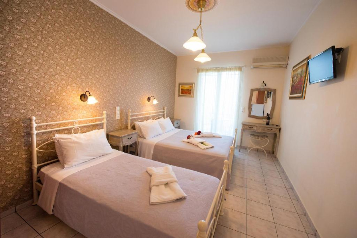 Kastro Maisonettes With Private Pool (F)